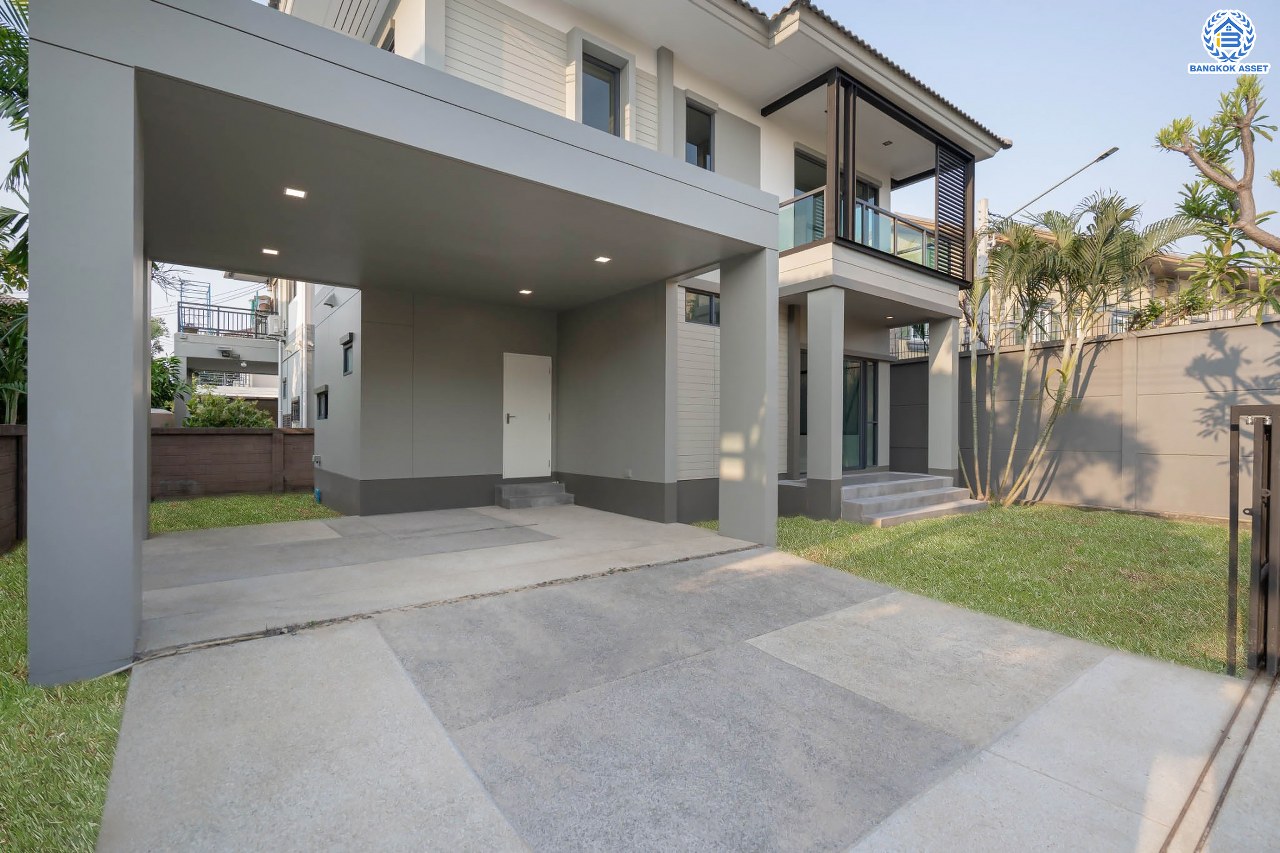 บ้านมือสองตกแต่งใหม่ โครงการ สราญสิริ ติวานนท์-แจ้งวัฒนะ1 หลังมุม เนื้อที่ 59.2 ตร.ว. ดีไซน์ตอบทุกไลฟ์สไตล์ ฟังก์ชัน 3 ห้องนอน 3 ห้องน้ำ จอดรถได้ 2 คัน Living ชั้นบนกว้างขวาง บนทำเลติดถนนใหญ่ เชื่อมต่อทุกเส้นทาง ใกล้จุดขึ้นทางด่วน "ศรีสมาน"